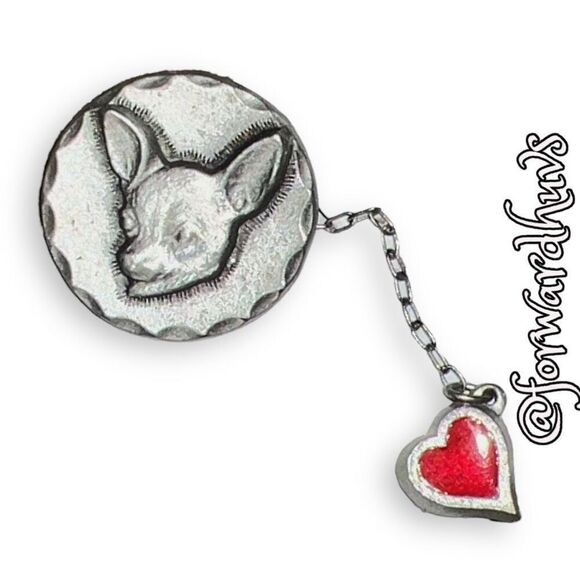 Vintage 1983 Rawcliffe Pewter Chihuahua Pin With Enameled Heart - Picture 5 of 12